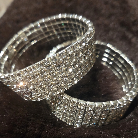 5 Row Stretchy Rhinestone Bracelets - Picture 2 of 3